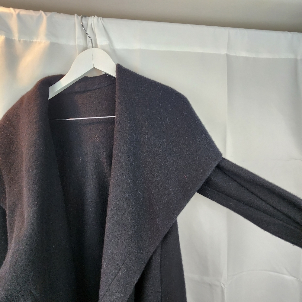 Designer wool coat size S in EUC - Picture 2 of 9
